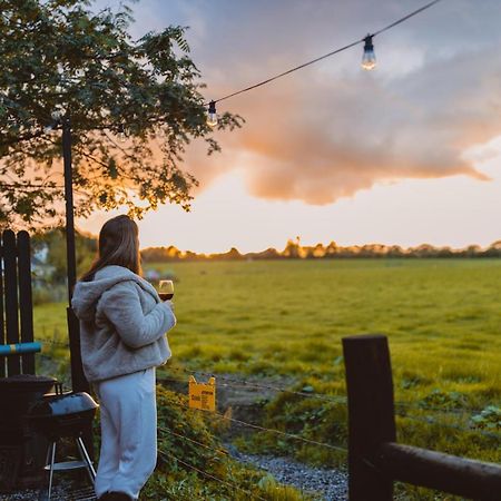 The Horrrsebox Tinyhouse Glamping Hotel Garadice Luaran gambar