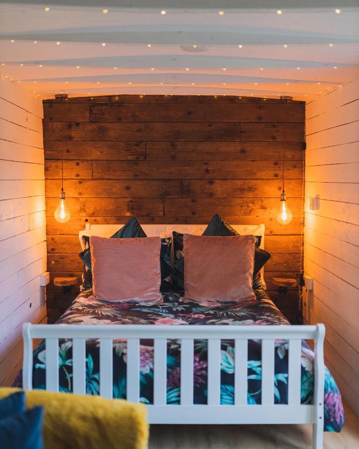 The Horrrsebox Tinyhouse Glamping Hotel Garadice Luaran gambar