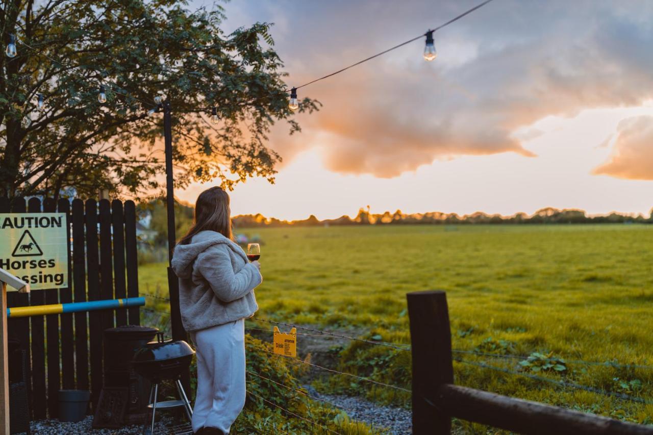 The Horrrsebox Tinyhouse Glamping Hotel Garadice Luaran gambar